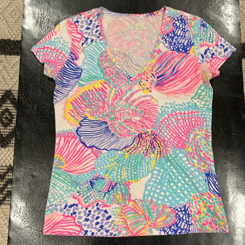 Lilly Pulitzer Short Sleeve V-neck T-shirt Size Small - Picture 8 of 8
